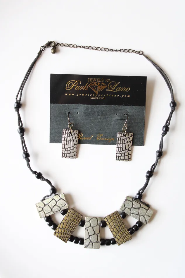 Earrings Park Lane Park Lane Animal Skin Print Black String Two Tone Necklace Earring Set