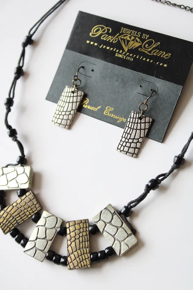 Earrings Park Lane Park Lane Animal Skin Print Black String Two Tone Necklace Earring Set
