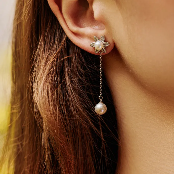 Pearly Lustre Earrings Elegant Freshwater Pearl Earrings WE00296 GARDENS