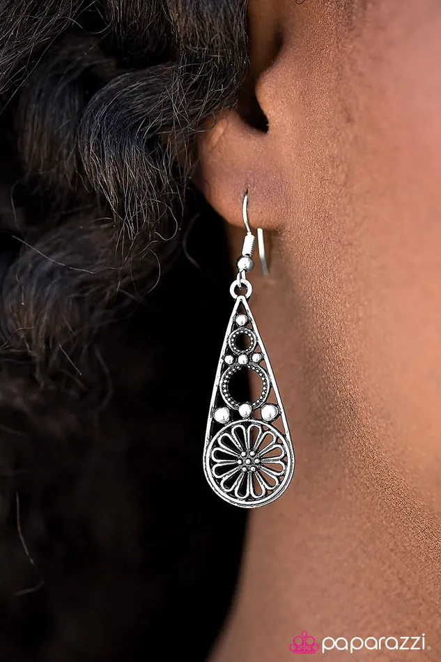 Earrings Paparazzi Earring Let It Bloom Silver Paparazzi Jewelry
