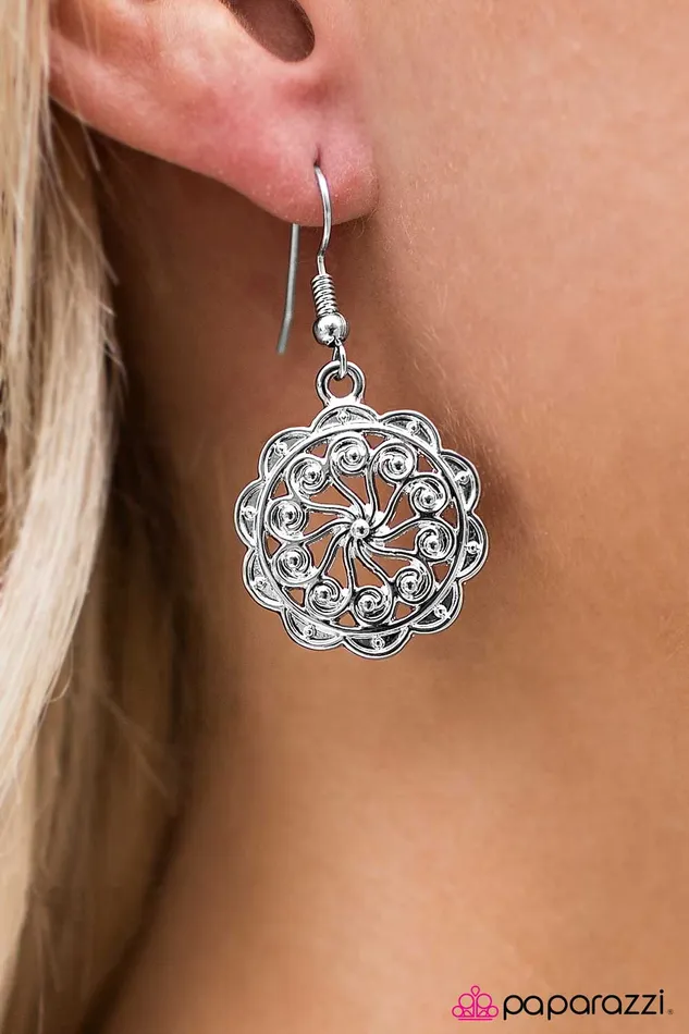 Earrings Paparazzi Jewelry Paparazzi Earring Get It Girl Silver