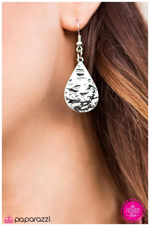 Earrings Paparazzi Jewelry Paparazzi Earring Water Under the Bridge Silver