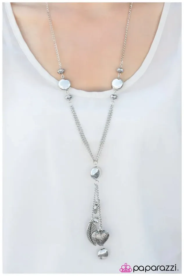 Necklaces Paparazzi Jewelry Paparazzi Necklace A Pinch of Pizzazz Silver