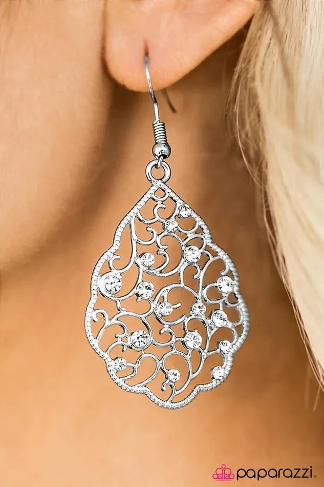 Paparazzi Jewelry Earrings Paparazzi Earring Dreaming of Castles White