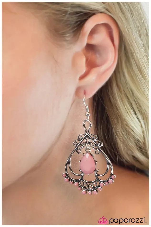 Paparazzi Jewelry Earrings Paparazzi Earring Queen Of Spades Pink