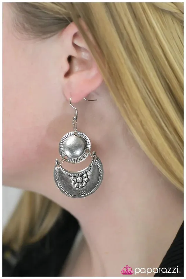 Paparazzi Jewelry Earrings Paparazzi Earring Reach For The Sky Silver