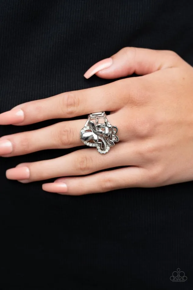 Paparazzi Jewelry Paparazzi Ring Fluttering Flashback White Rings