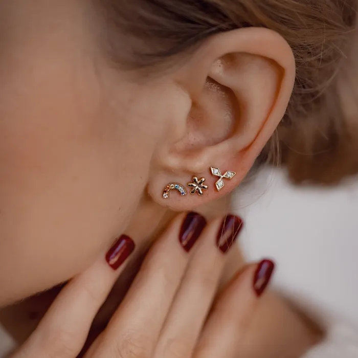 Emerging Stud Earrings 9K Gold Hey Happiness Earrings Emerging Stud Earrings 9K Gold Hey Happiness Earrings