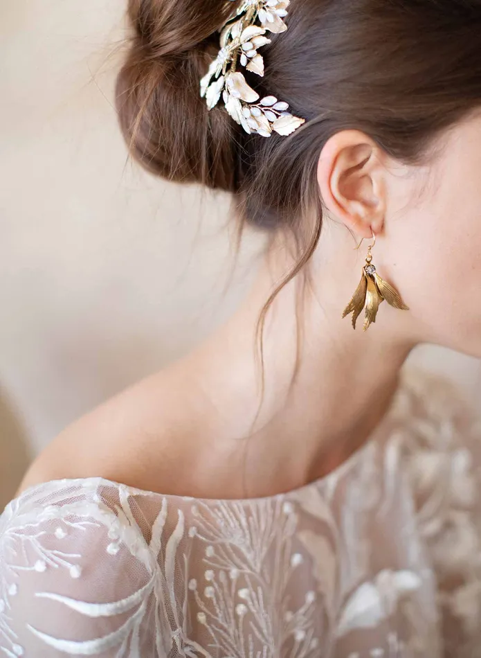 Grecian dainty wing earrings Style 2073 twigs honey Earrings