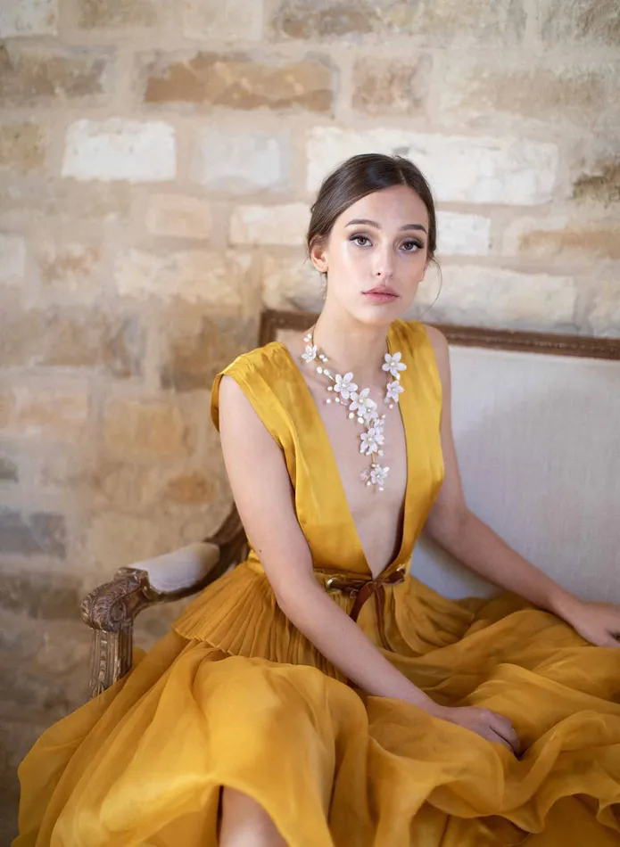 Necklaces twigs honey Pearlescent flower and crystal necklace Style 2011